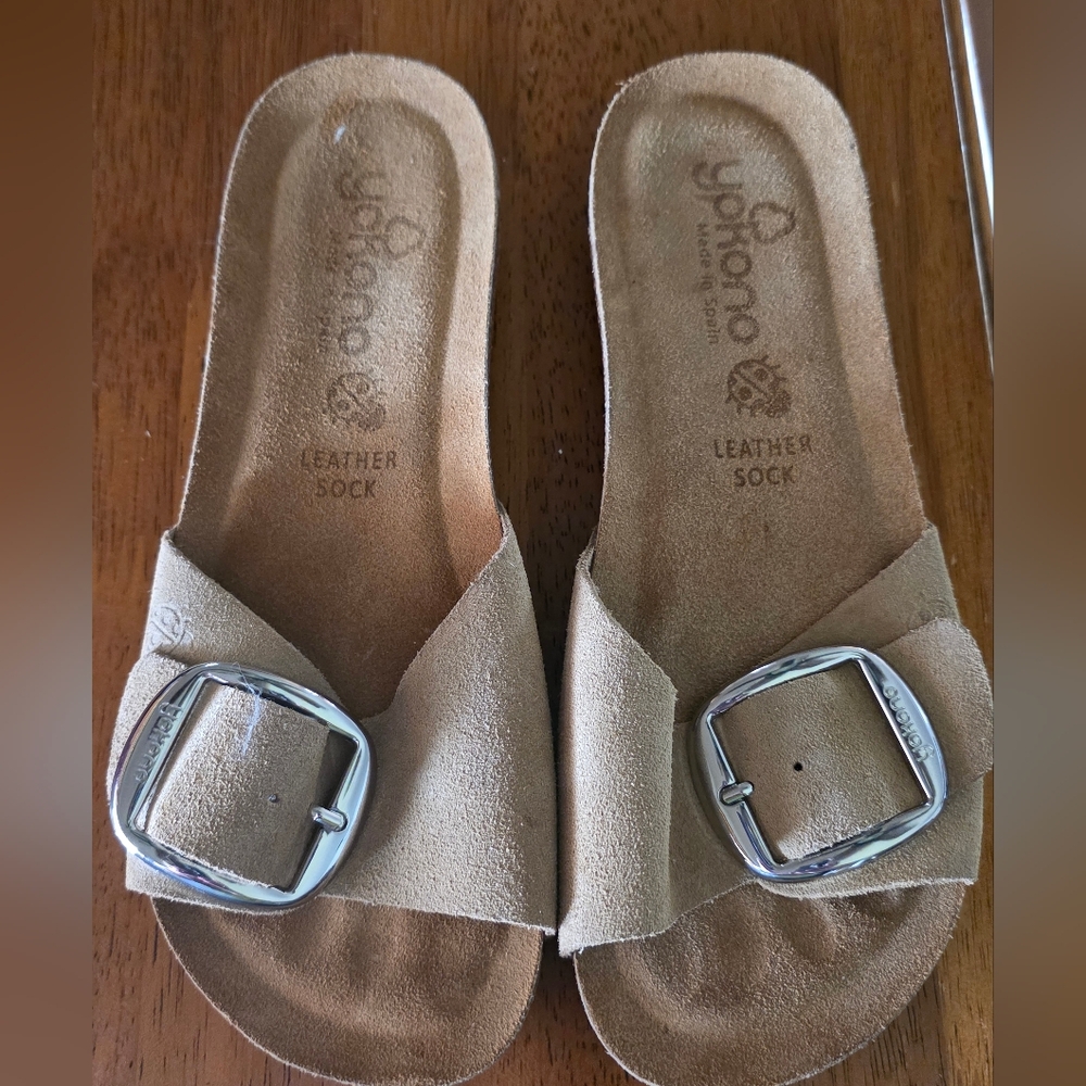 Yokono Beige Suede Buckle Slide Sandals